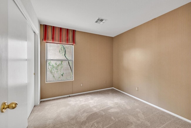 Building Photo - 42780 W Sunland Dr