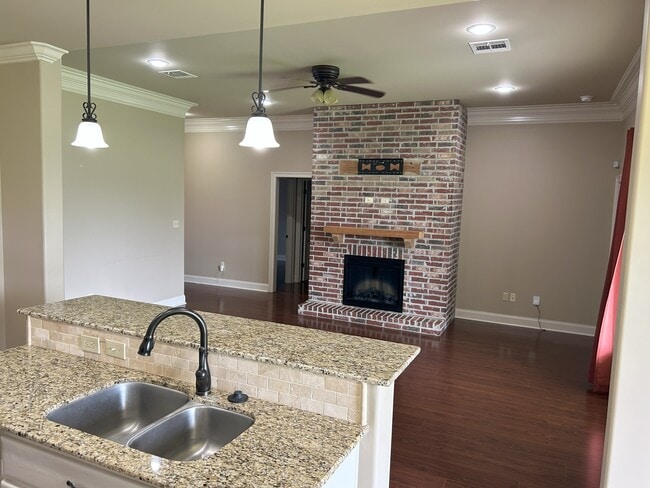 Building Photo - 102 Overbrook Dr