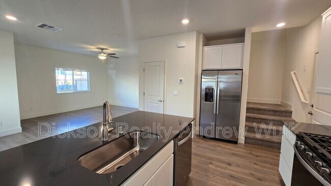 Building Photo - 4119 Scenic Dr