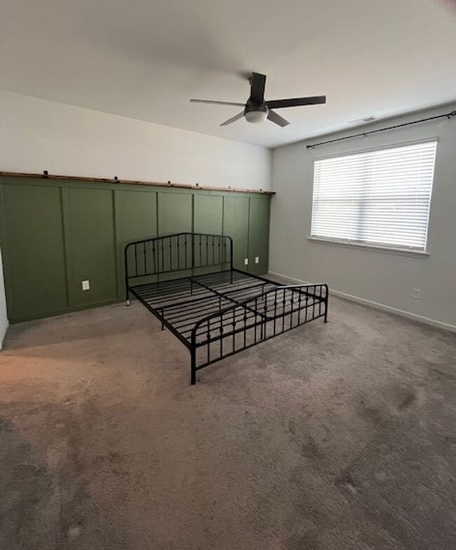 Building Photo - Stunning, Pet Friendly Home!