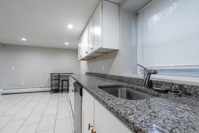 Building Photo - 295 Huxley Ave