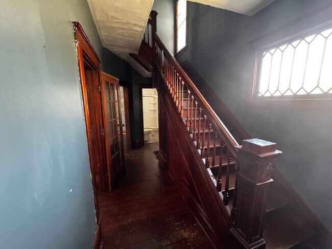 Building Photo - 1267 SW Harrison St