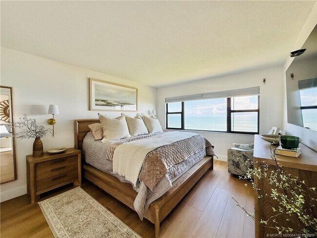 Building Photo - 7370 S Ocean Dr