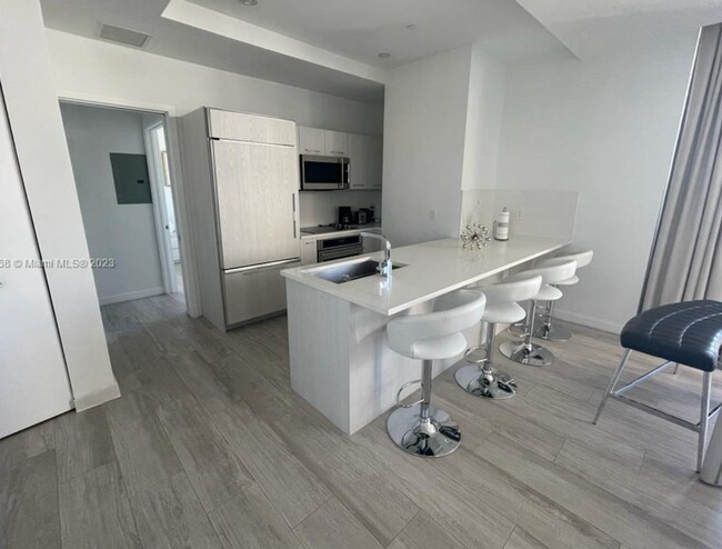 Building Photo - Remarks:	Enjoy stunning Skyline and Bay vi...