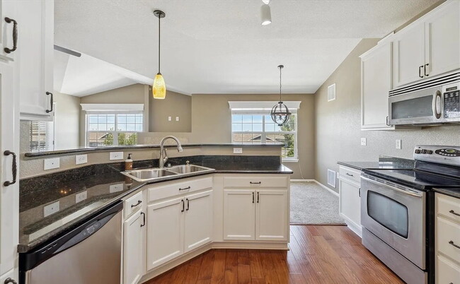 Building Photo - Spacious 2 bedroom, 2 bathroom condo for r...