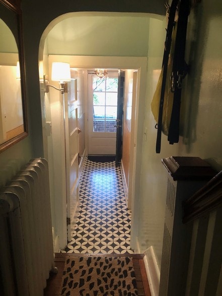 Building Photo - 115 E Laurel Ave