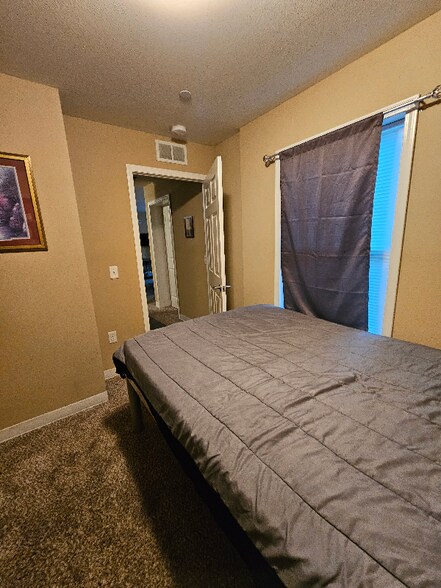 Building Photo - 2313 W 5th St