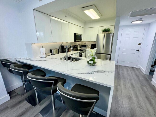 Building Photo - 2501 S Ocean Dr