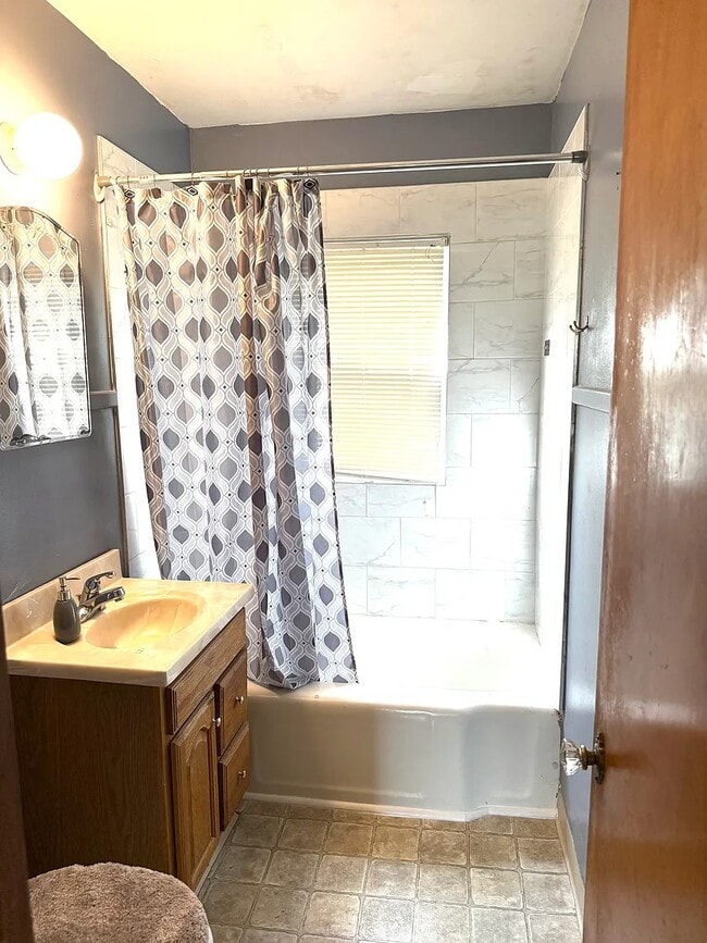 Building Photo - 1808 Vine St