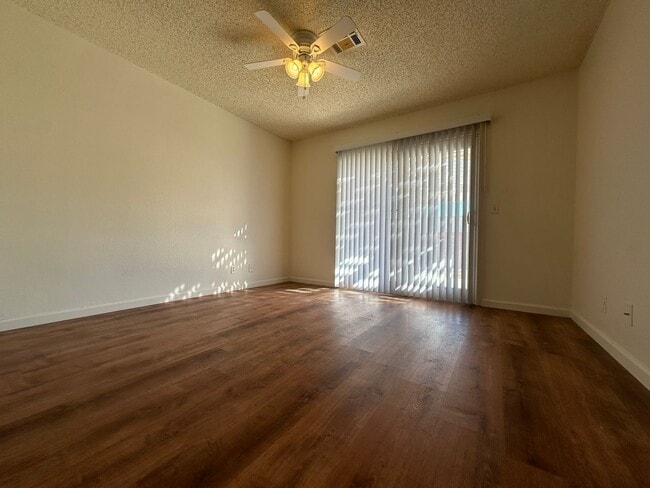 Building Photo - Single Story Home with 3 bedrooms