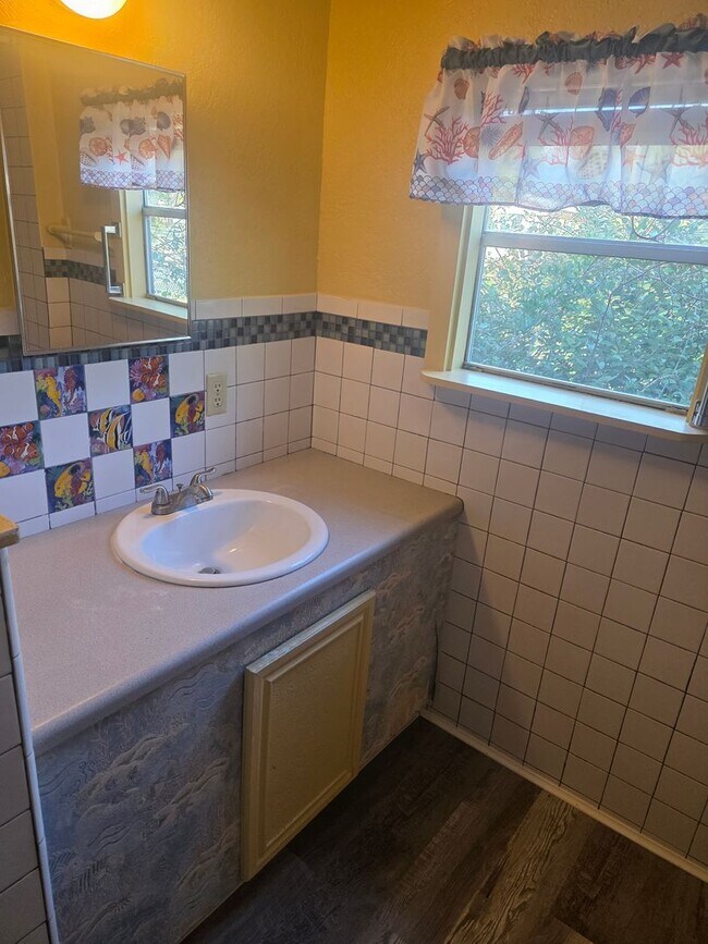 Building Photo - Updated 3 bedroom 2 bath Home for rent