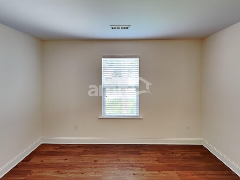 Building Photo - 3021 Greenmont Cir