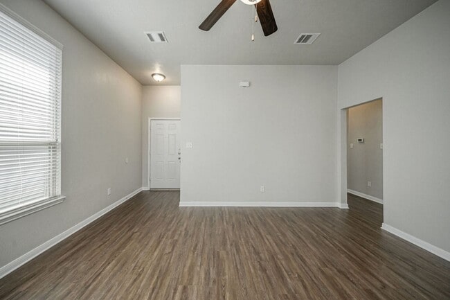 Building Photo - Spacious Single-Family Home Available Now!