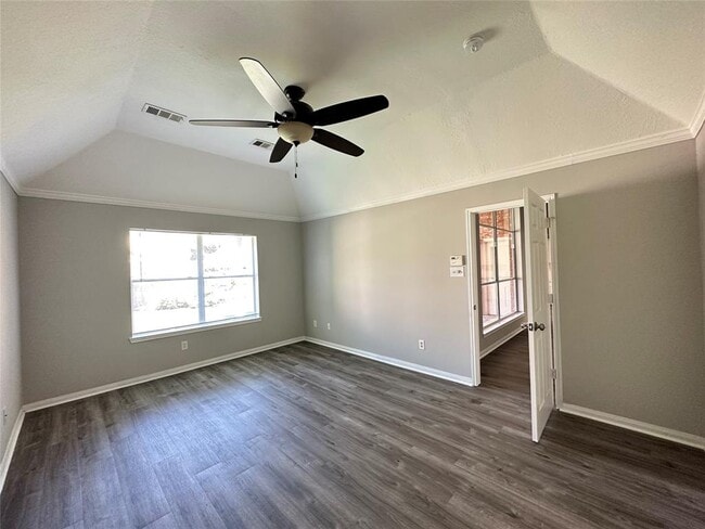 Building Photo - 806 Legend Spring Dr