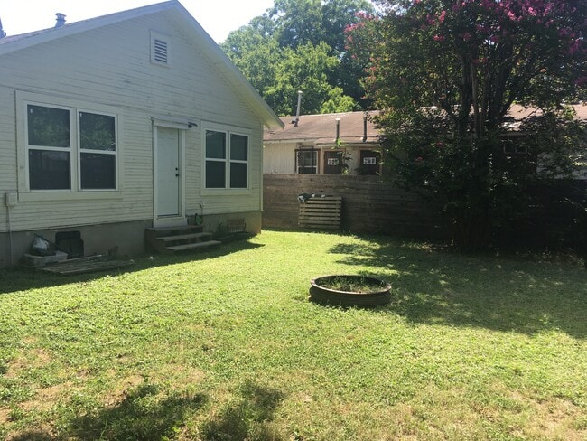 Building Photo - 1303 E 3rd St