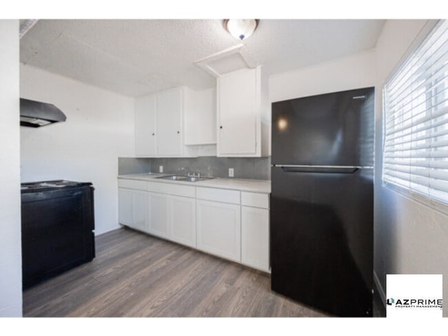 Building Photo - $1095 OFF FIRST MONTH'S RENT MOVE IN SPECIAL!