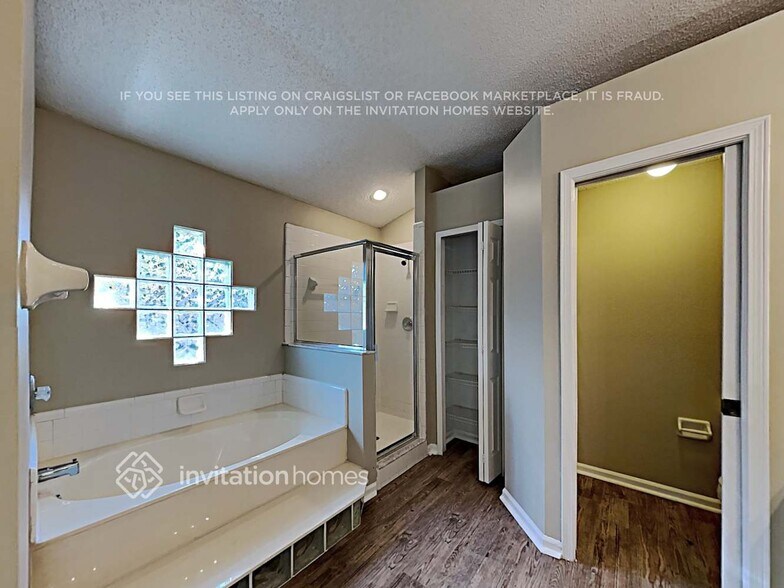 Building Photo - 8043 Sable Creek Dr E