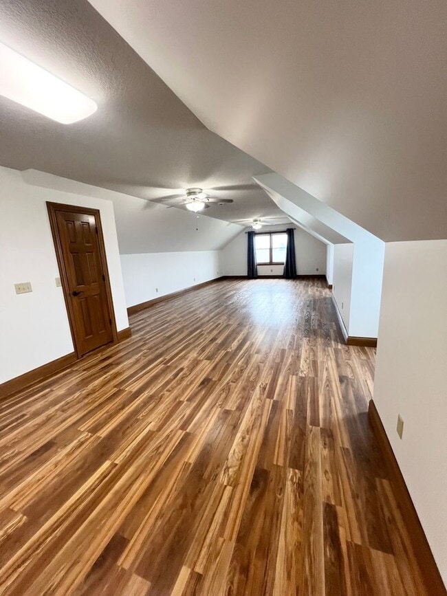 Building Photo - NEW LISTING! 3 Bedroom home