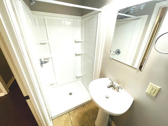 Building Photo - 4BR/2BA Home