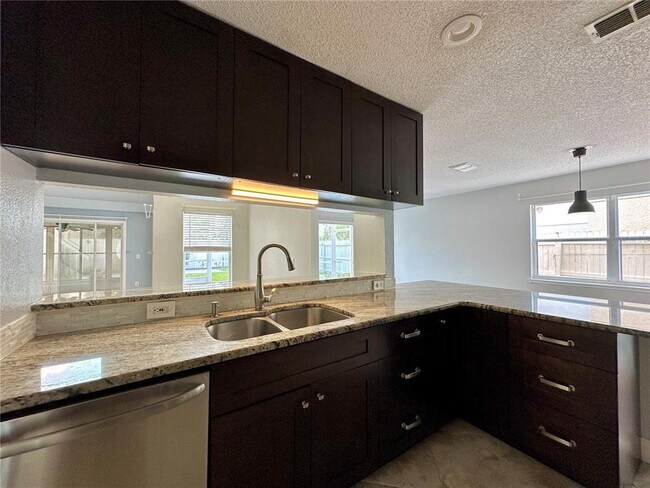 Building Photo - 1116 Timberbend Cir