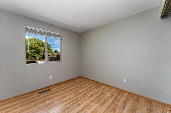 Building Photo - 9215 Evanston Ave N