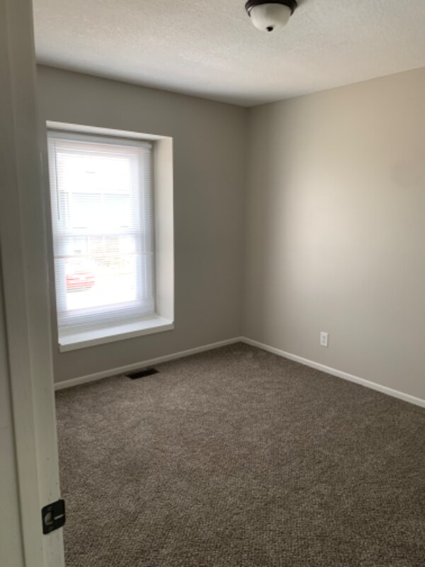 Building Photo - 6725 W Shade Ln