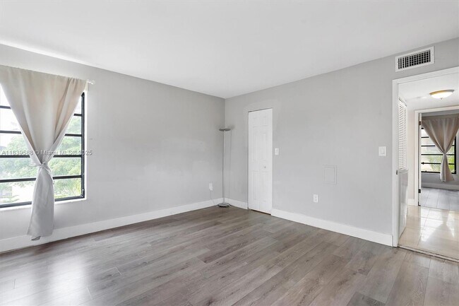 Building Photo - 9022 SW 123rd Ct
