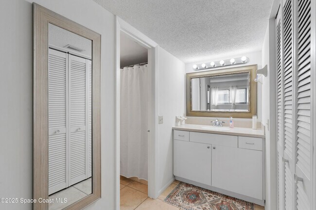 Building Photo - 1145 N Shannon Ave