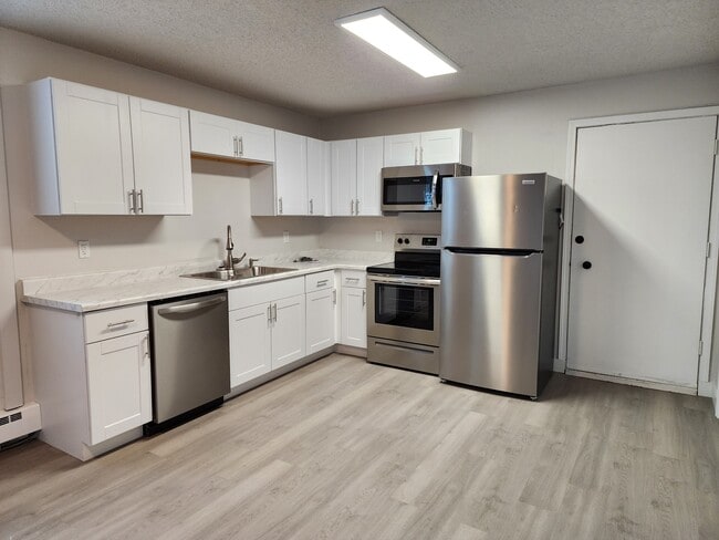 Building Photo - 401 E 8th Ave