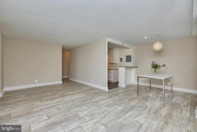 Building Photo - 2030 N Adams St