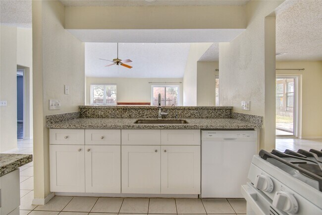 Building Photo - 2927 Great Lakes Ave