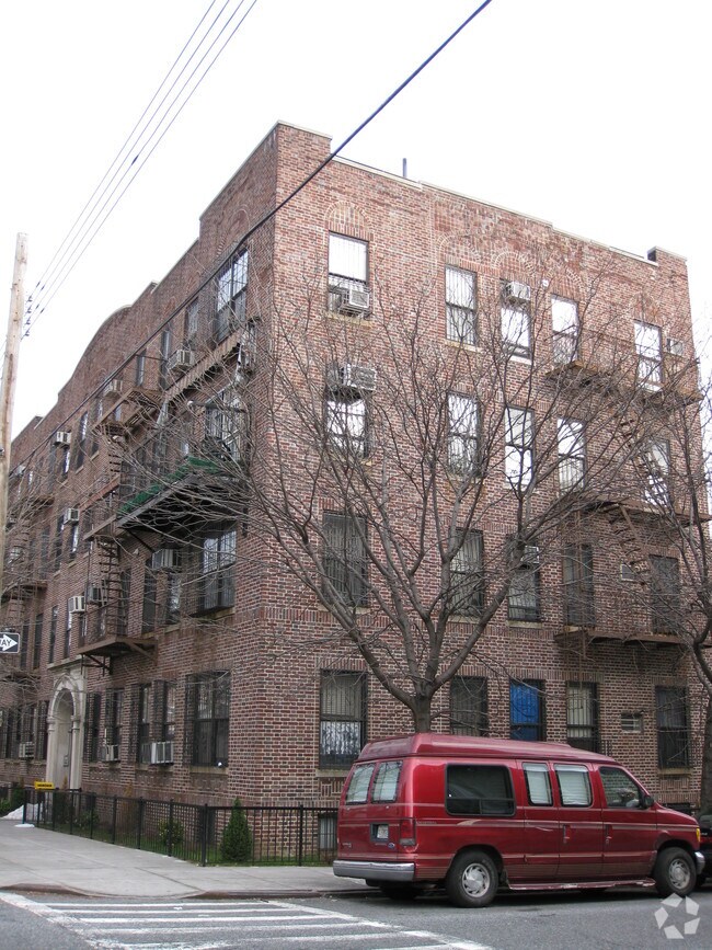 Building Photo - West End Gardens I
