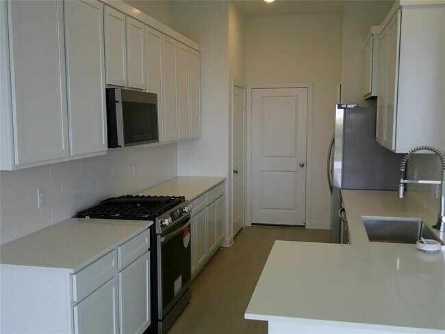 Building Photo - 12711 Dog Canyon Trl