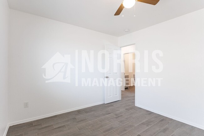 Building Photo - 4020 N Montezuma Dr