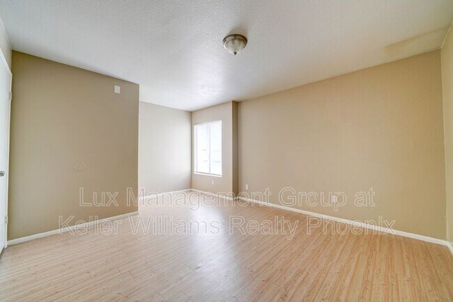 Building Photo - 3840 N 43rd Ave