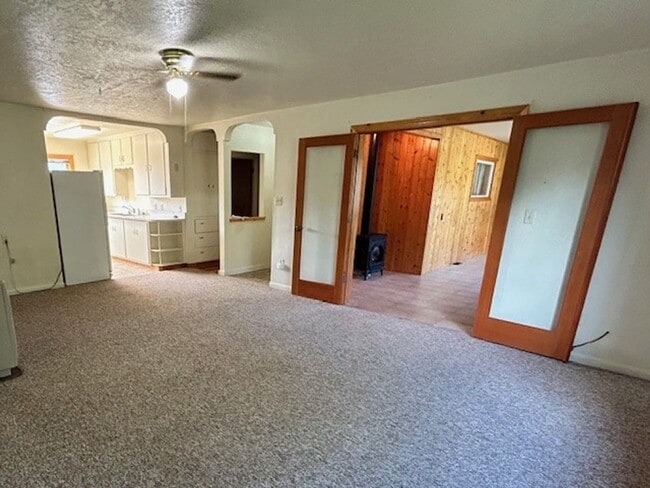 Building Photo - Charming 2-Bed, 1-Bath Hamilton Home with Attached Double Garage