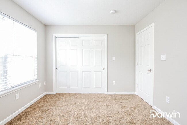 Building Photo - 659 Woods Crossing Ln