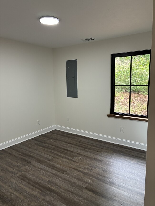 Building Photo - 267 Sterling Dr