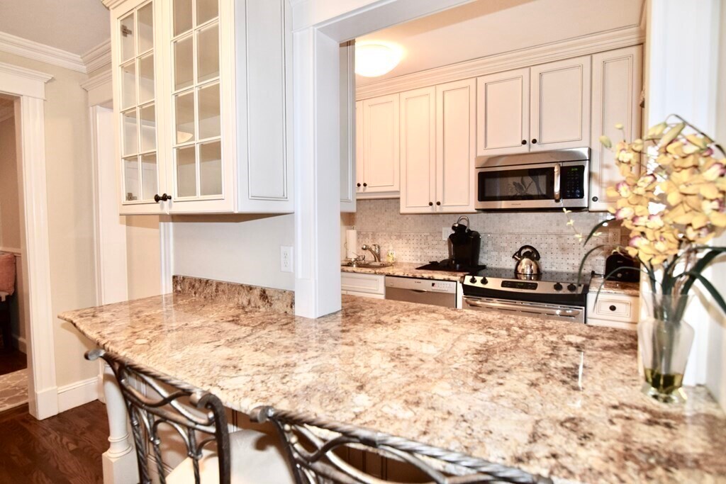 Building Photo - 33 Beacon St