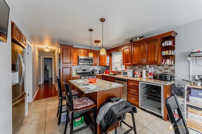 Building Photo - 341 Crandon Ave