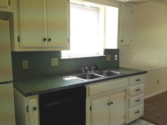 Building Photo - 2100 Castle Rock