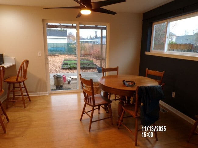 Building Photo - Charming house close to parks