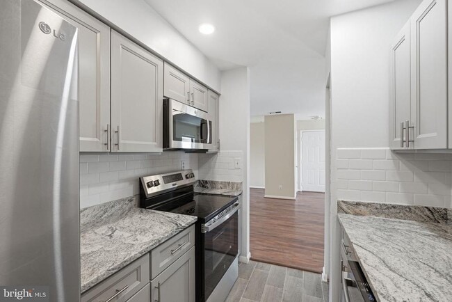 Building Photo - 13408 Shady Knoll Dr