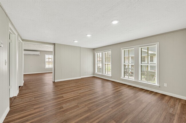 Building Photo - 4568 Dunnam Rd