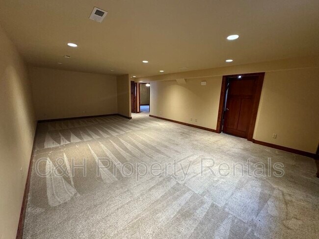Building Photo - 4045 Audubon Way