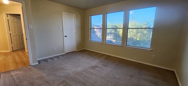 Building Photo - Heritage Park Community-3Bedroom, 2.5 Bathroom-