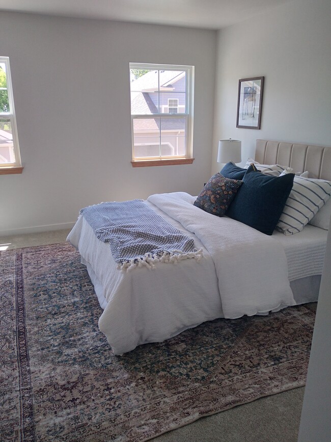 Building Photo - 2701 Pond Dr