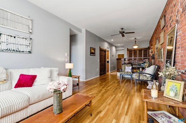 Building Photo - 1 Linden Pl