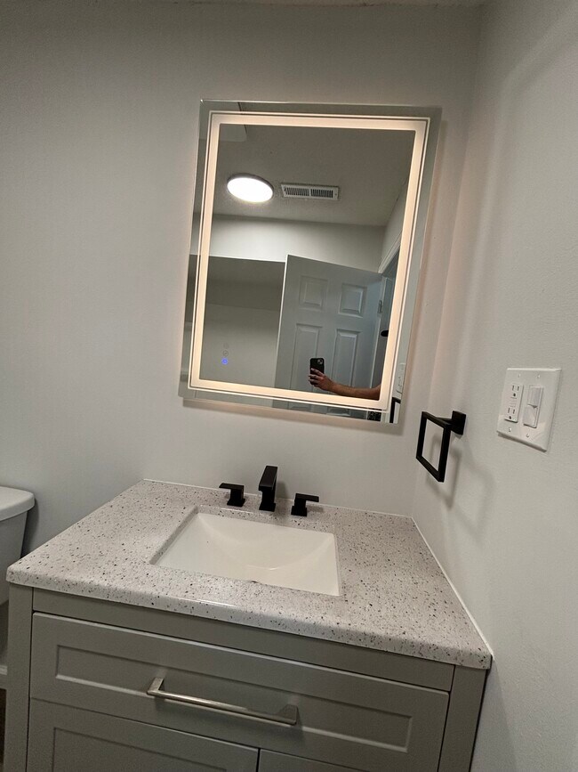 Building Photo - 2703 Center St