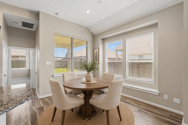 Building Photo - 8422 Bay Orchard Dr